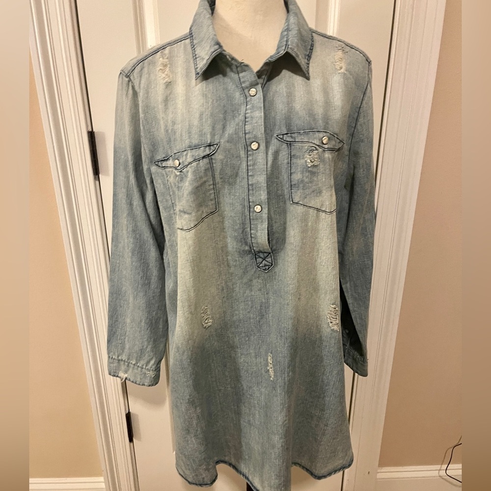 Super cute denim dress snap buttons